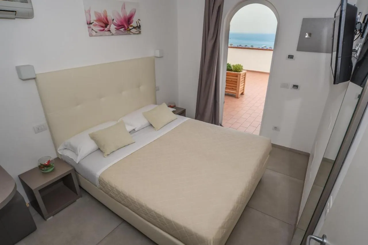 Hotel Villa Augustea Римини